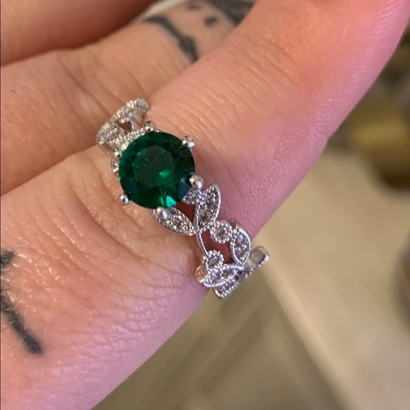 Unique ring - Picture 2 of 2